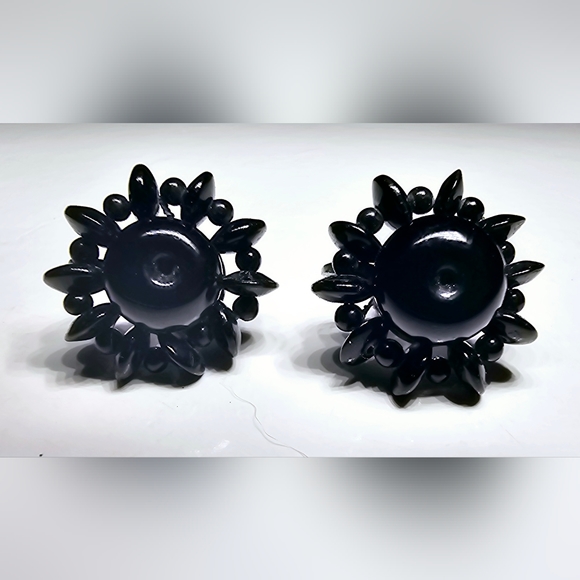 Like new vintage 1960s black sunburst Japanese screwback earrings signed Japan - Picture 7 of 9
